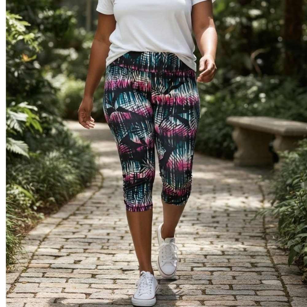 Xersion NWT Cotton gym pants black piper palm cropped capris Large